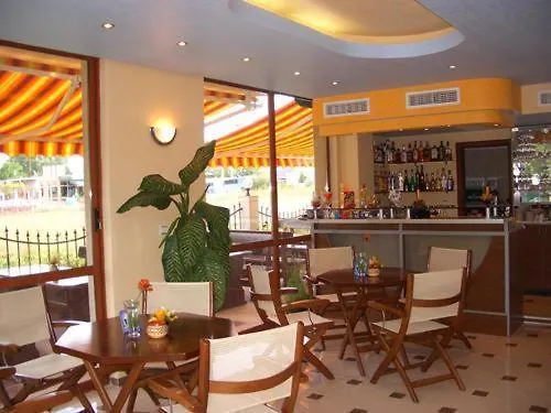 Отель Strinava 3*