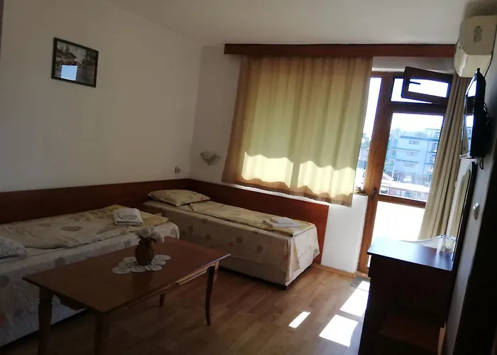 Отель Strinava 3*