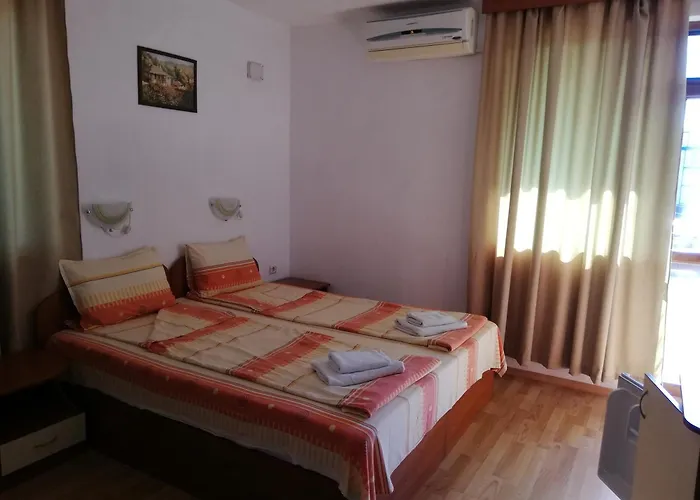 Отель Strinava Приморско