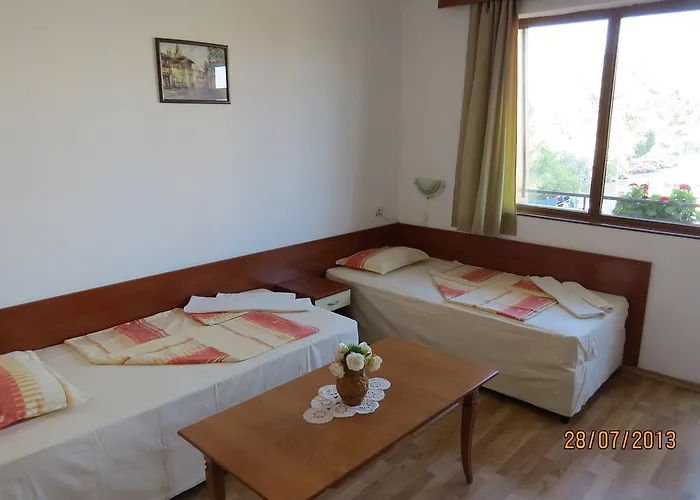 Отель Strinava 3*